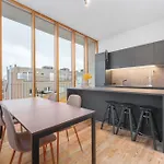 Triplex With Terraces And Sea View شقة *
